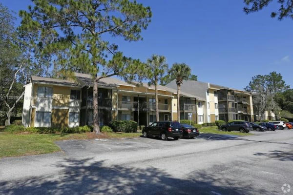 13389 ARBOR POINTE CIR APT 204, TAMPA, FL 33617, photo 2 of 16