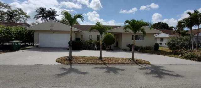 5006 N TRAVELERS PALM LN, TAMARAC, FL 33319, photo 4 of 39