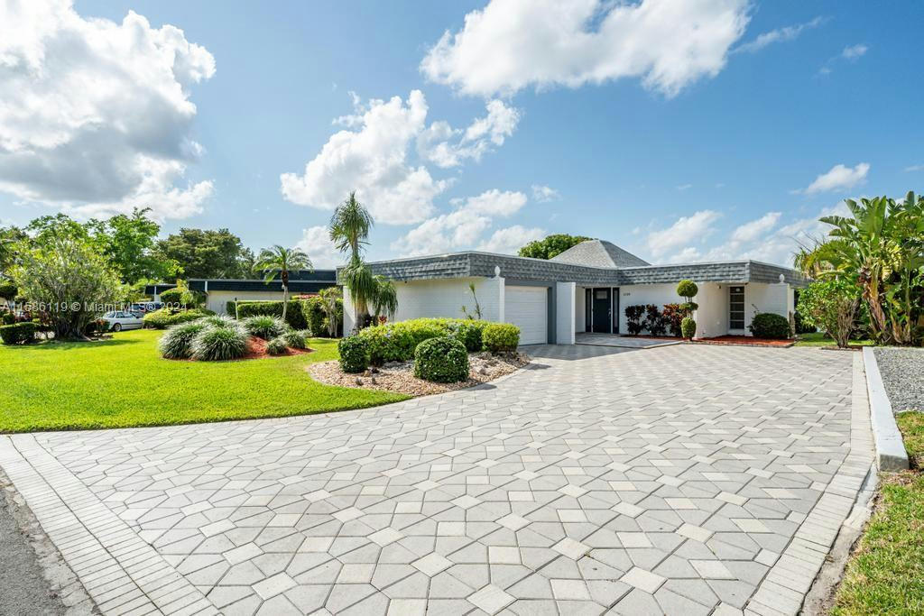 6109 ORCHARD TREE LN, TAMARAC, FL 33319, photo 1 of 27