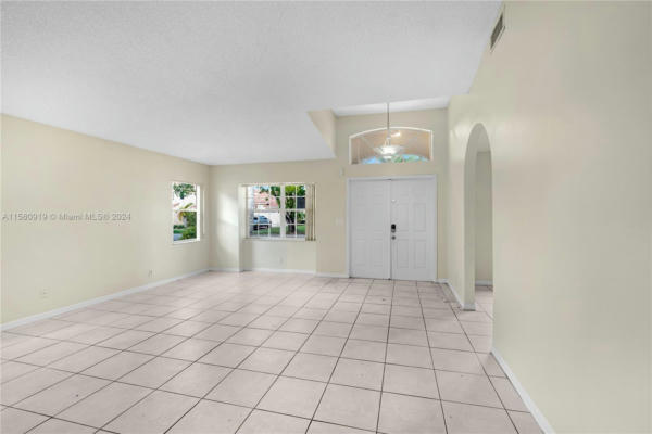 950 NW 185TH AVE, PEMBROKE PINES, FL 33029, photo 2 of 36